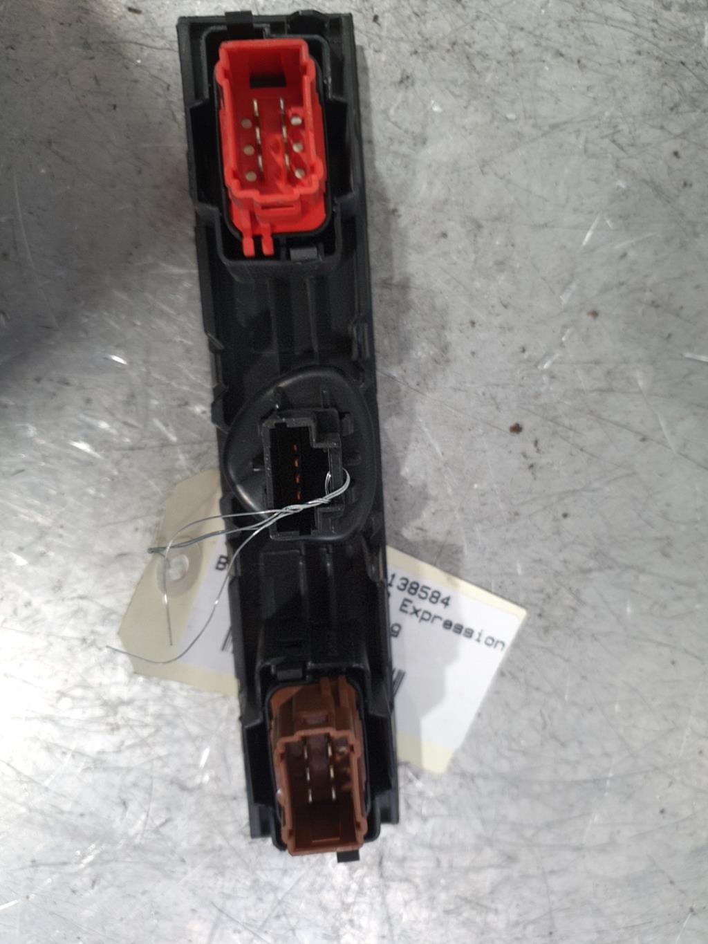 Bouton de warning RENAULT CLIO 2 PHASE 1 Diesel - 1