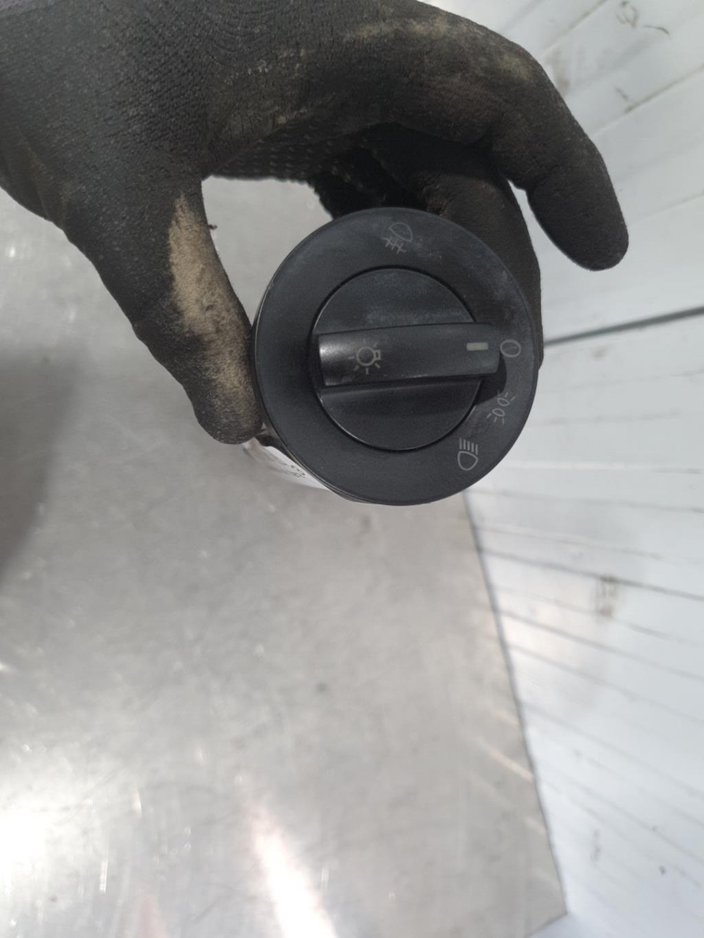 Commande de phare VOLKSWAGEN POLO 4 PHASE 2 Diesel - 1