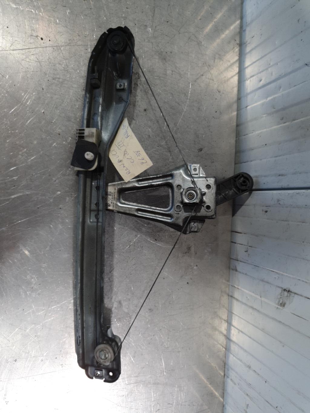 Alzacristalli manuale posteriore sinistro RENAULT CLIO 3 PHASE 1 Diésel - 1