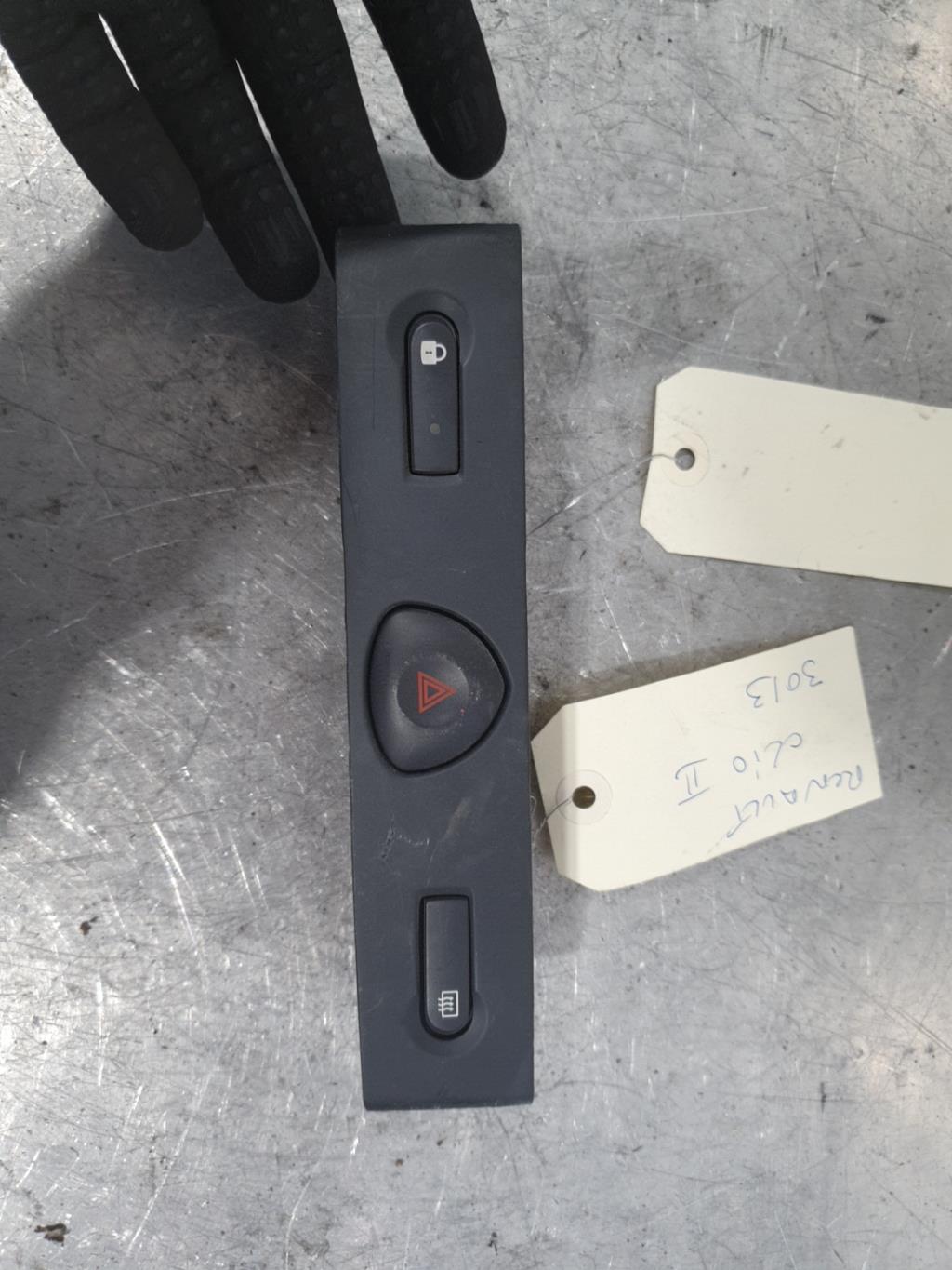 Bouton de warning RENAULT CLIO 2 CAMPUS PHASE 1 Diesel - 1