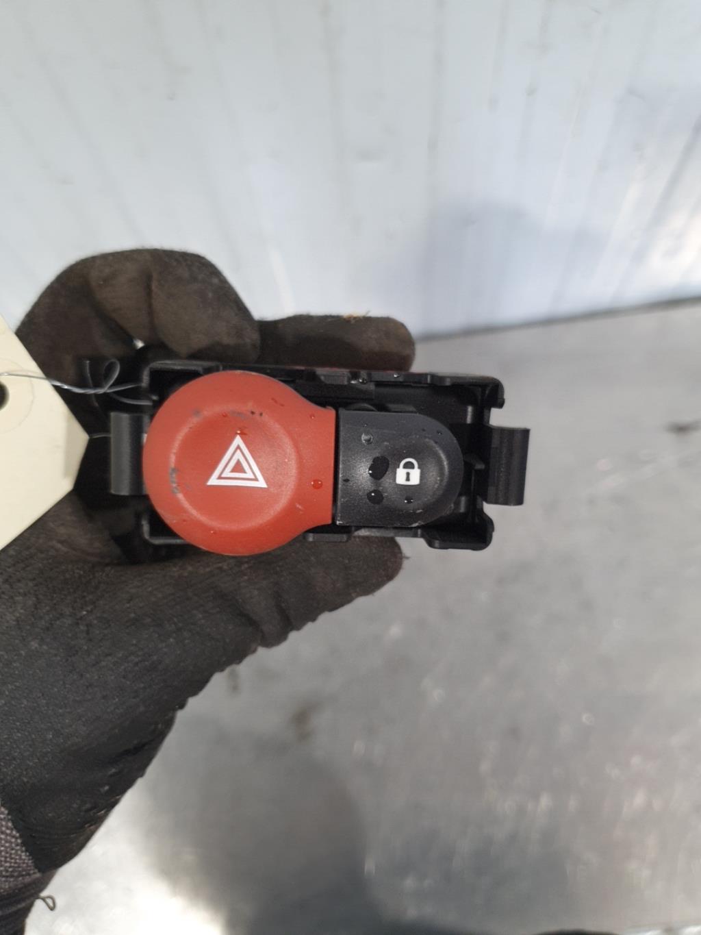 Bouton de warning RENAULT CLIO 3 PHASE 1 Diesel - 1