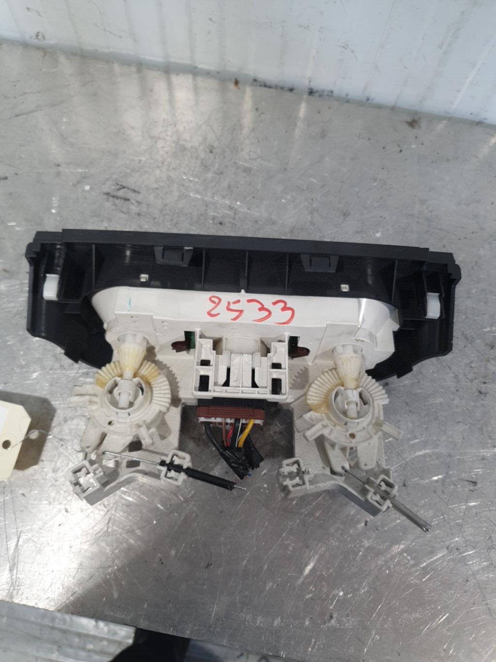 Commande chauffage SUZUKI SWIFT 3 Essence - 1