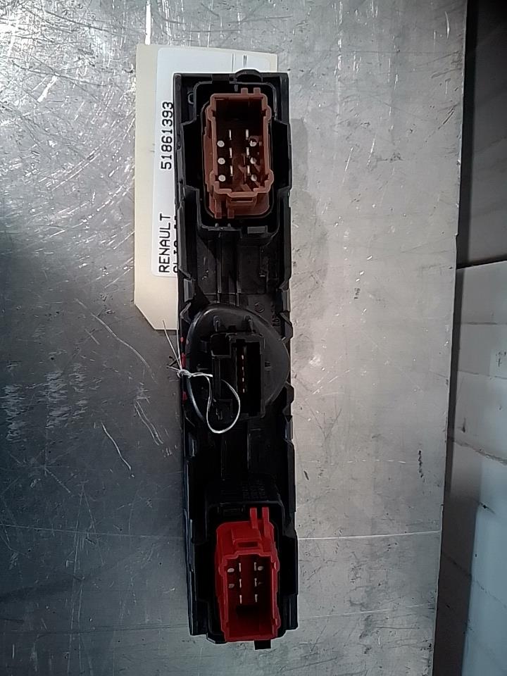 Bouton de warning RENAULT CLIO 2 PHASE 2 Diesel - 1