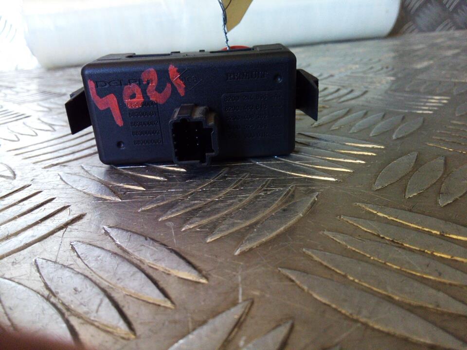 Bouton de warning RENAULT CLIO 3 PHASE 1 BREAK Diesel - 1