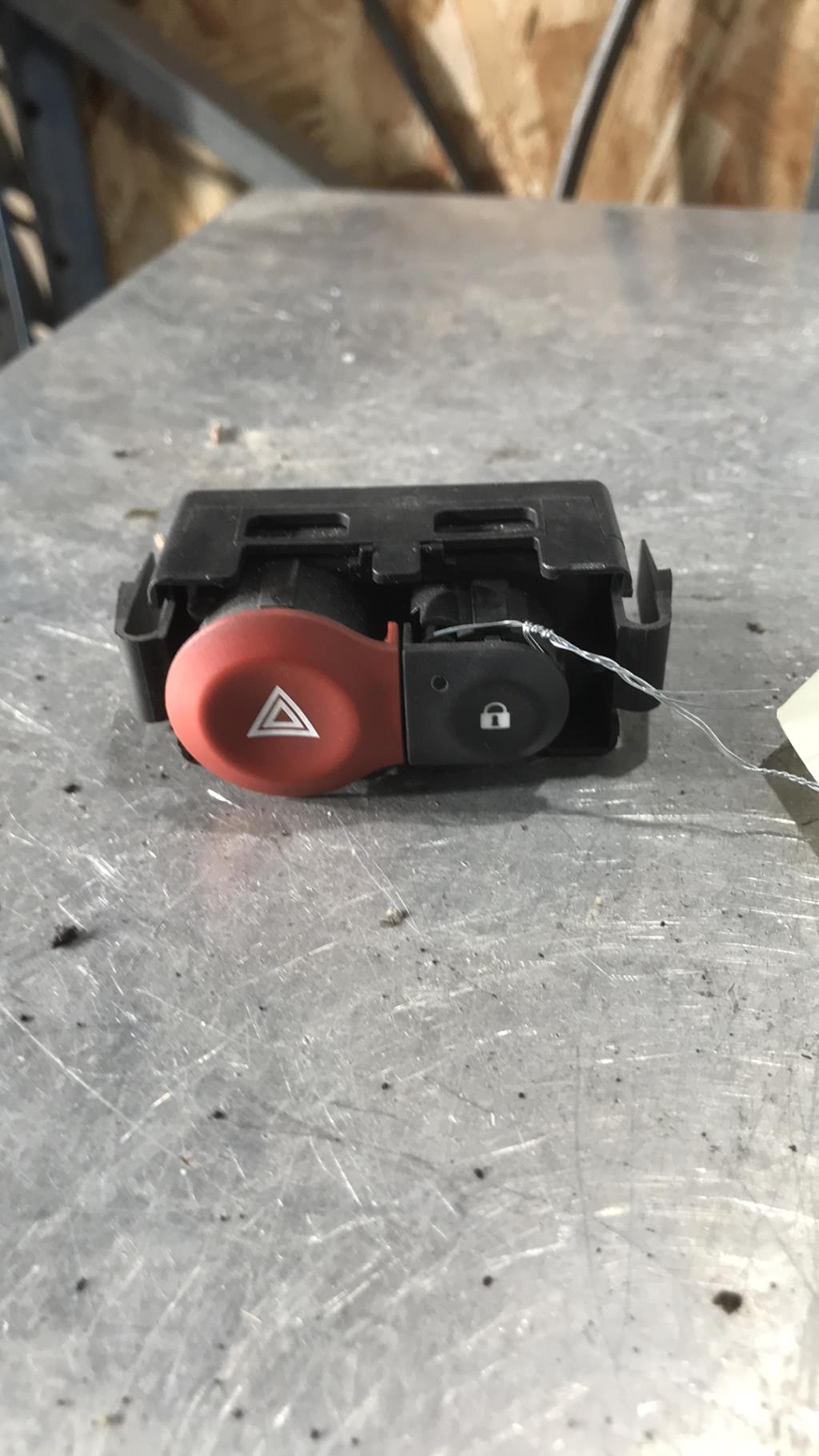 Bouton de warning RENAULT MODUS PHASE 1 Diesel - 1