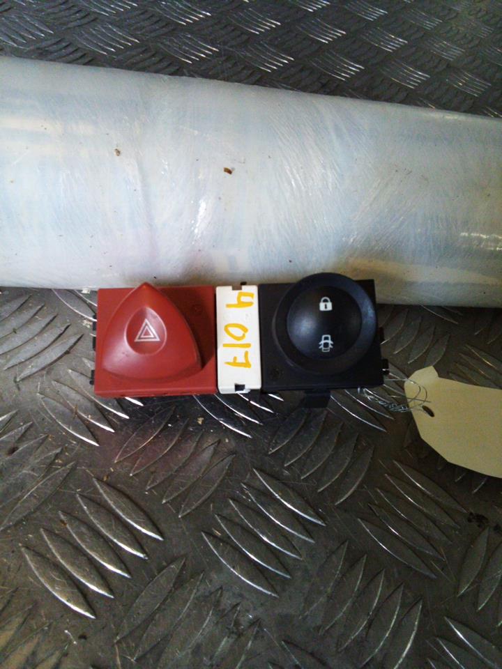 Bouton de warning RENAULT MEGANE 2 PHASE 2 Diesel - 1