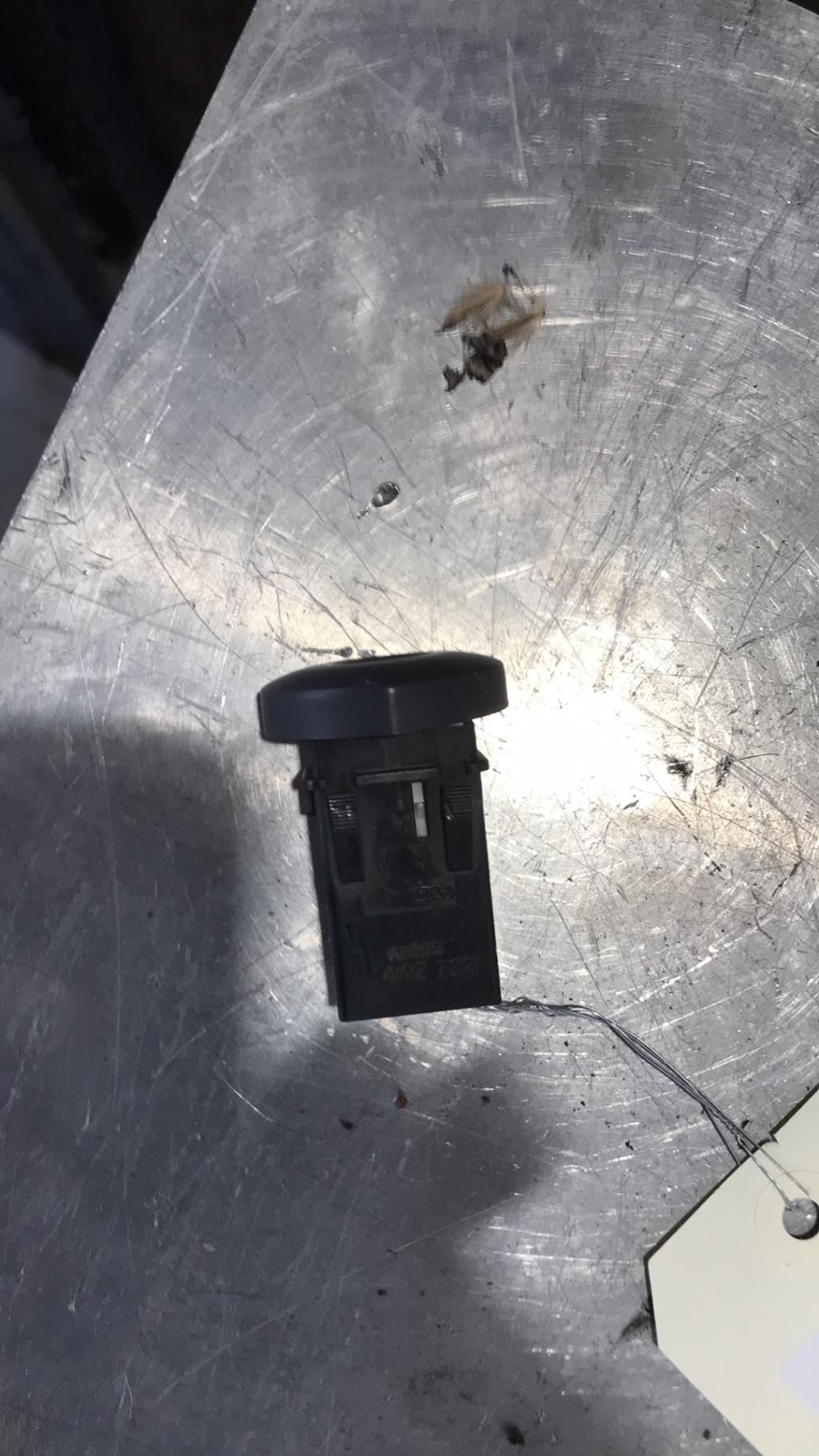 Bouton de warning RENAULT CLIO 2 CAMPUS PHASE 1 Diesel - 1