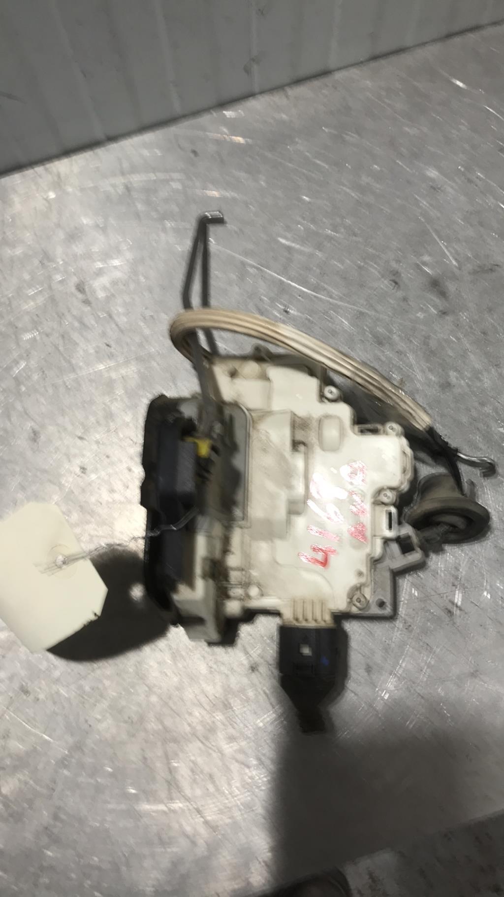 Chiusura centralizzata anteriore destra AUDI A6 3 AVANT PHASE 1 BREAK Diésel - 1