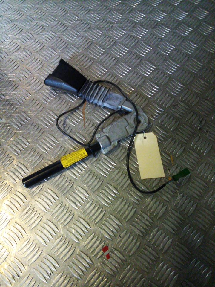 Aggancio cintura sicurezza anteriore destro OPEL VECTRA B PHASE 1 BREAK Gasolina - 1