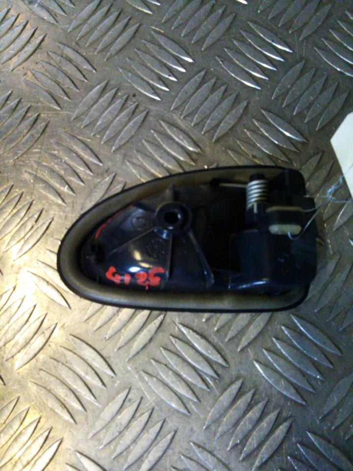 Poignee interieur arriere gauche RENAULT CLIO 2 PHASE 1 Diesel - 1