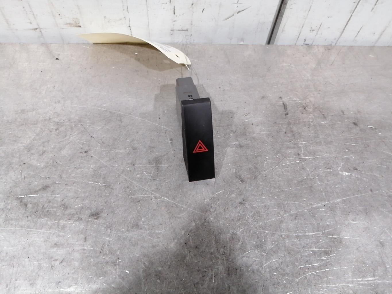 Bouton de warning CHEVROLET SPARK PHASE 1 Essence - 1