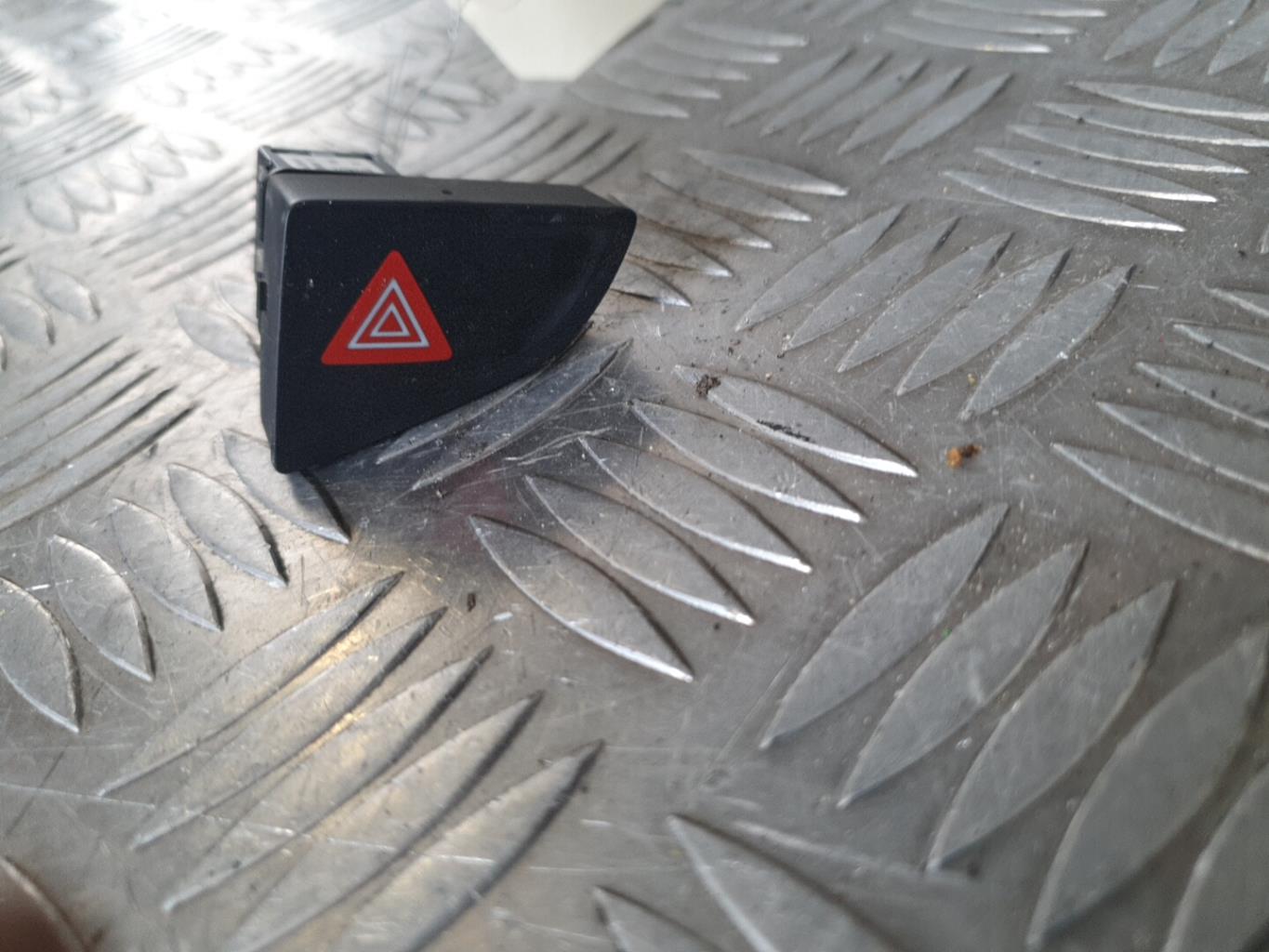 Bouton de warning CITROEN C5 2 BREAK Diesel - 1