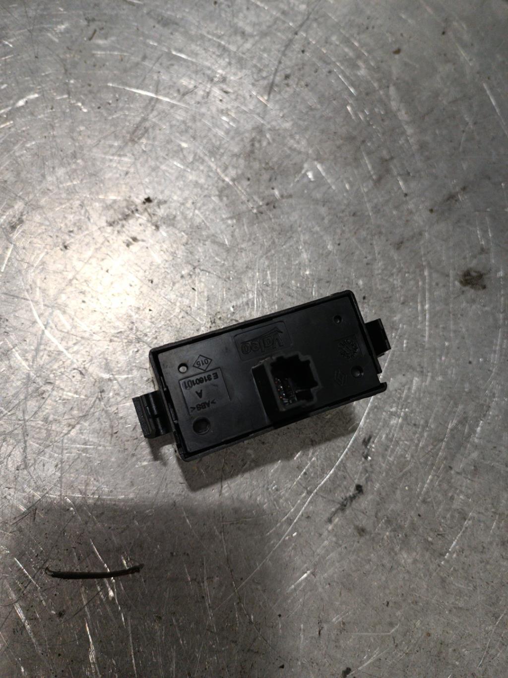 Bouton de warning RENAULT KANGOO 2 PHASE 2 Diesel - 1