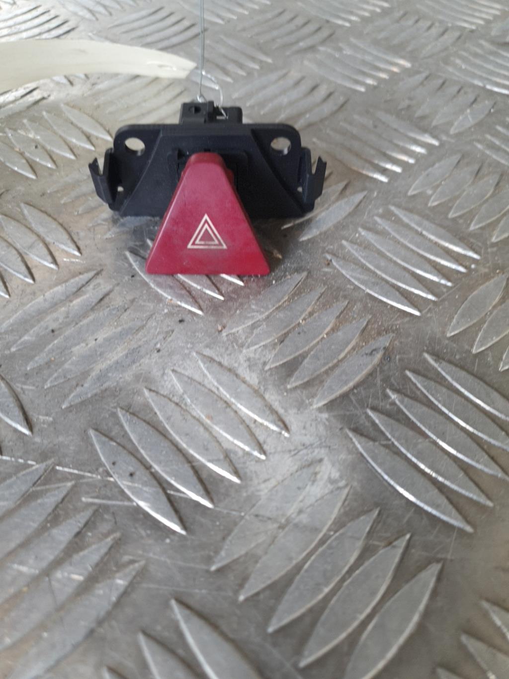 Bouton de warning PEUGEOT 307 PHASE 2 BREAK Diesel - 1