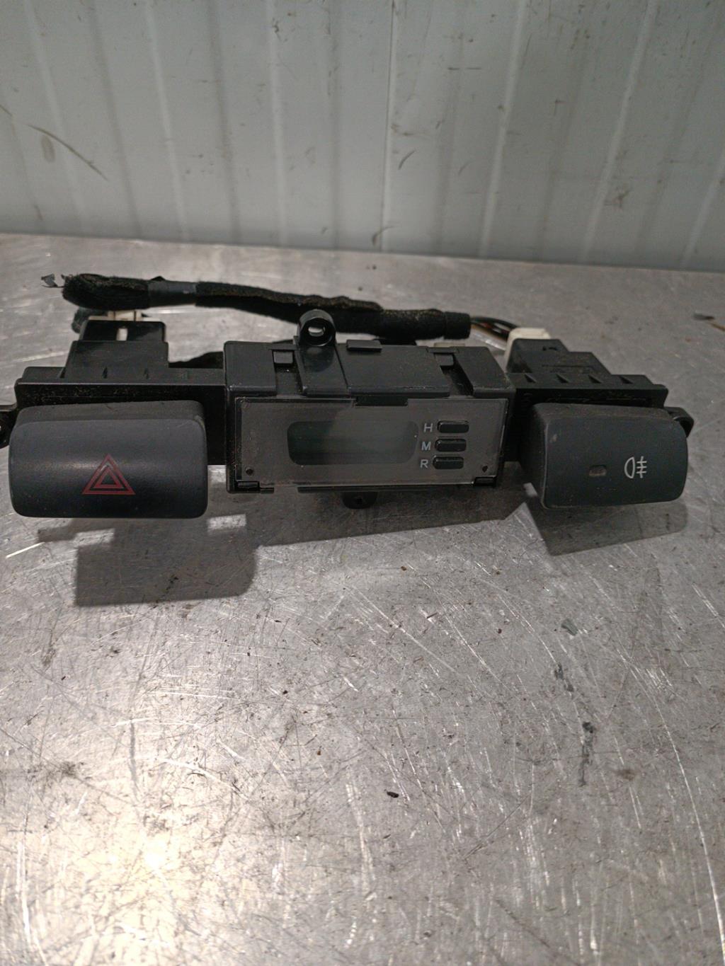 Bouton de warning KIA SPORTAGE 2 PHASE 1 Diesel - 1