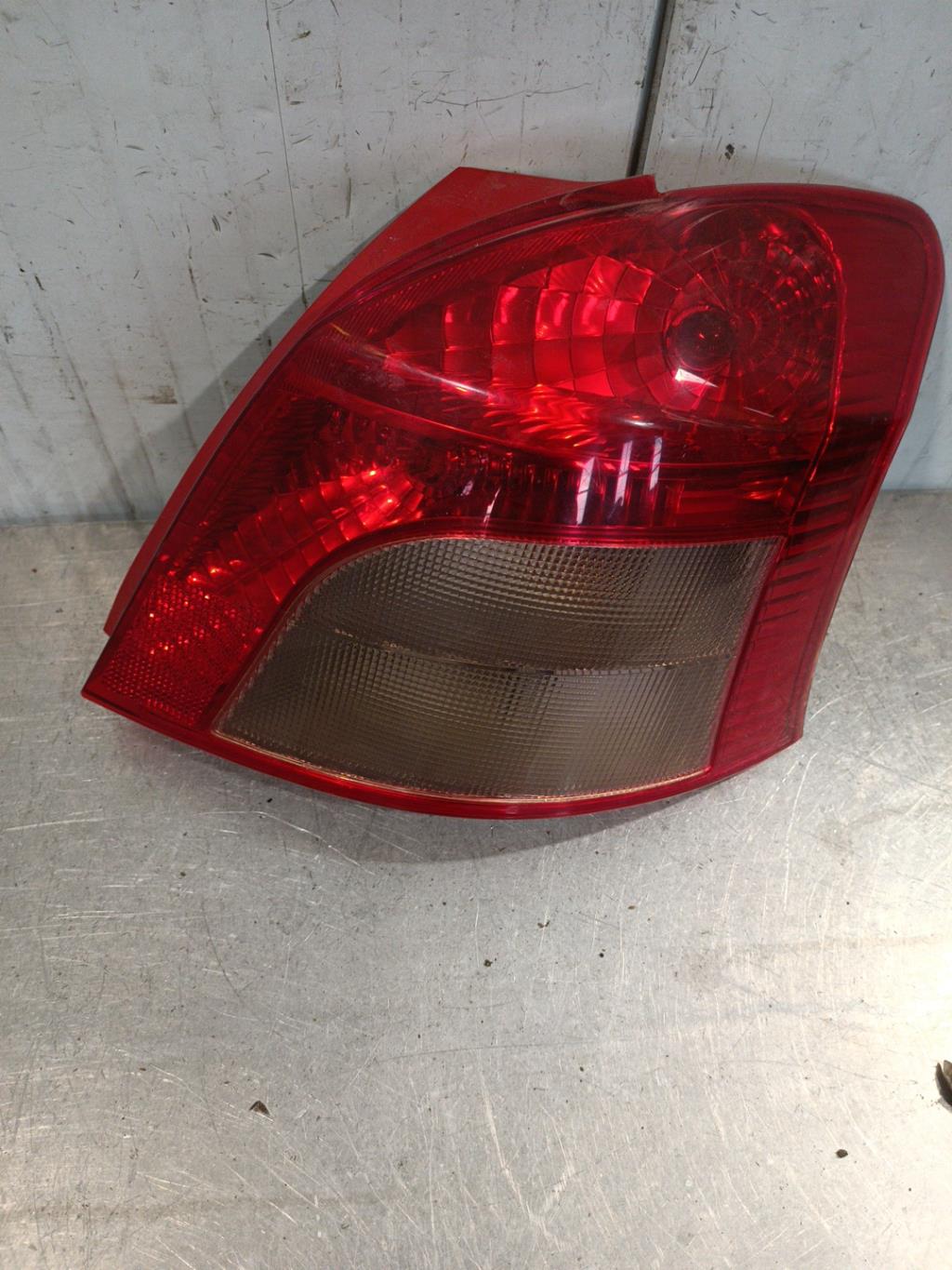 Fanale posteriore principale destro (luci) TOYOTA YARIS 2 PHASE 1 Gasolina - 1