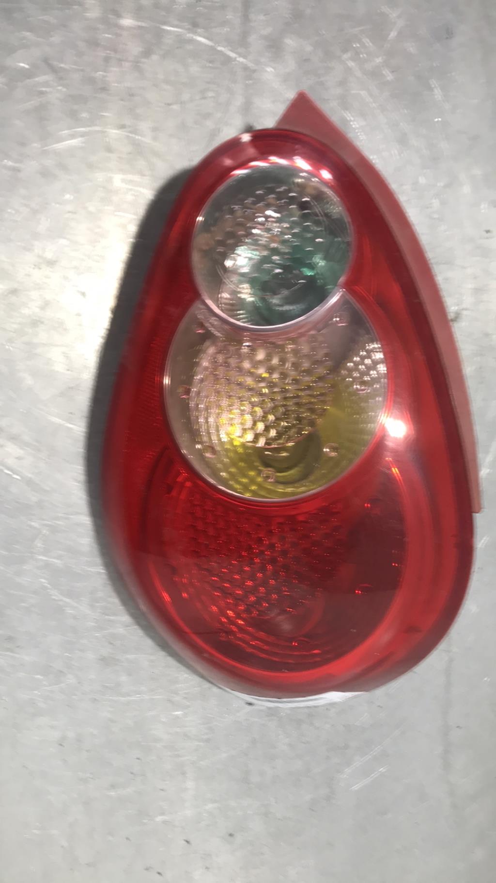 Fanale posteriore principale destro (luci) TOYOTA AYGO 1 PHASE 1 Diésel - 1