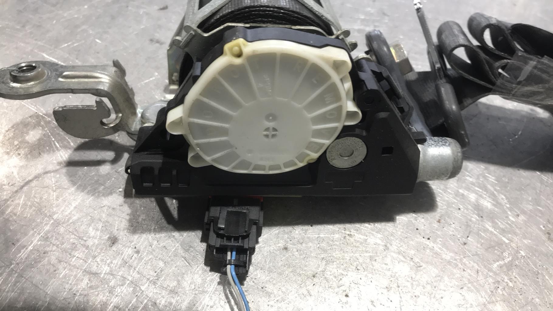 Cintura di sicurezza anteriore destra RENAULT CLIO 3 PHASE 2 BREAK Diésel - 1