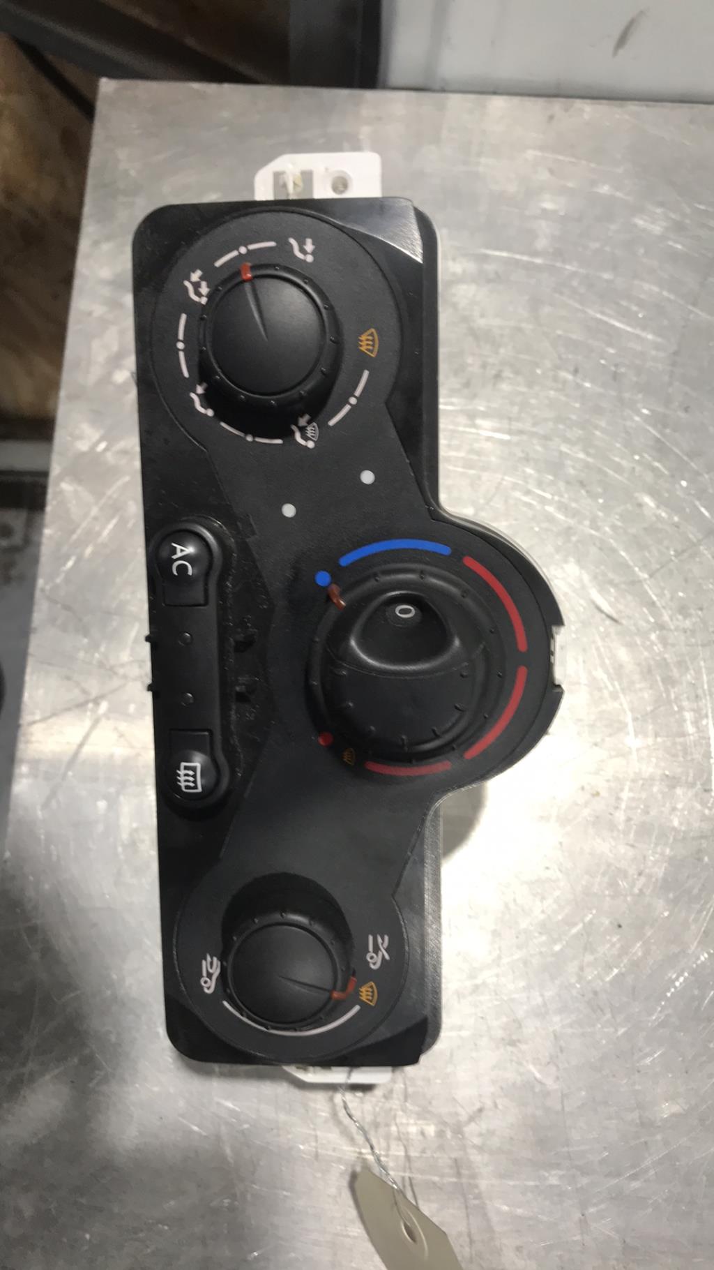 Commande chauffage RENAULT CLIO 3 PHASE 2 BREAK Diesel - 1