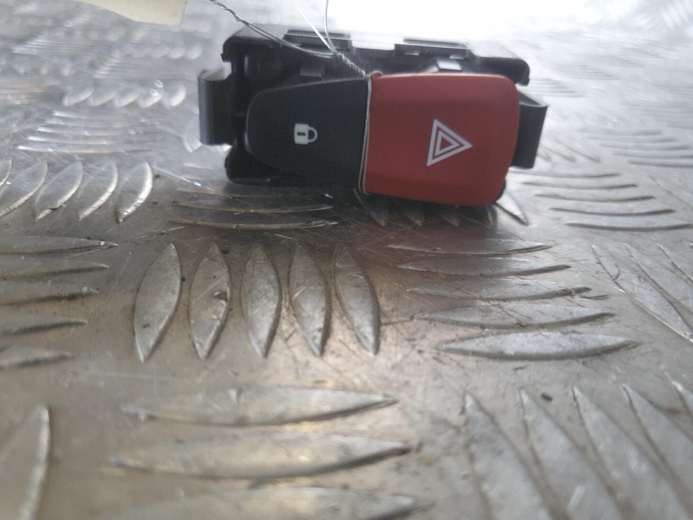Bouton de warning RENAULT MEGANE 3 PHASE 1 Diesel - 1