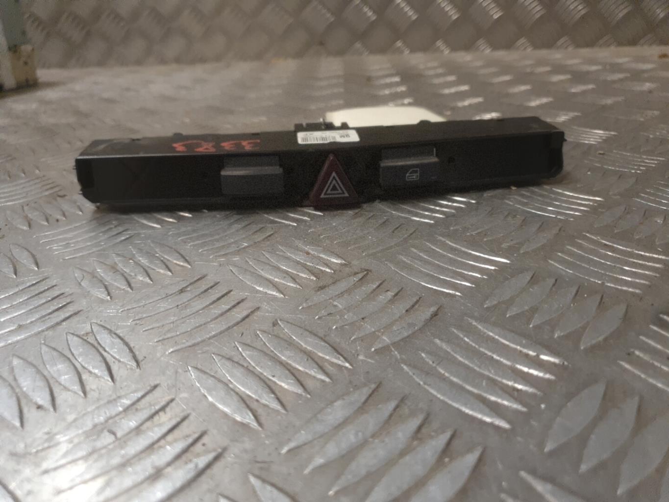 Bouton de warning OPEL ASTRA H PHASE 1 BREAK Diesel - 1