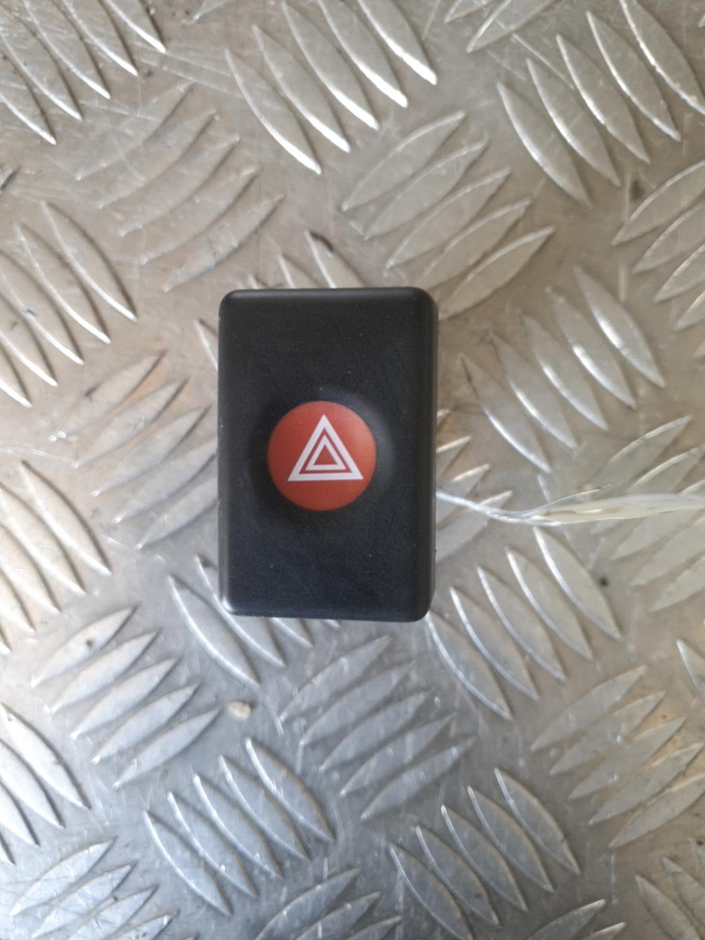 Bouton de warning DACIA LOGAN MCV 1 PHASE 1 BREAK Diesel - 1