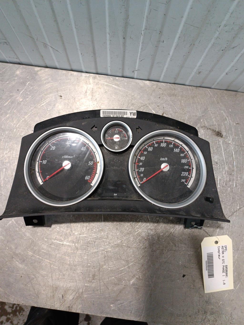 Compteur OPEL ASTRA H GTC PHASE 1 Diesel - 1