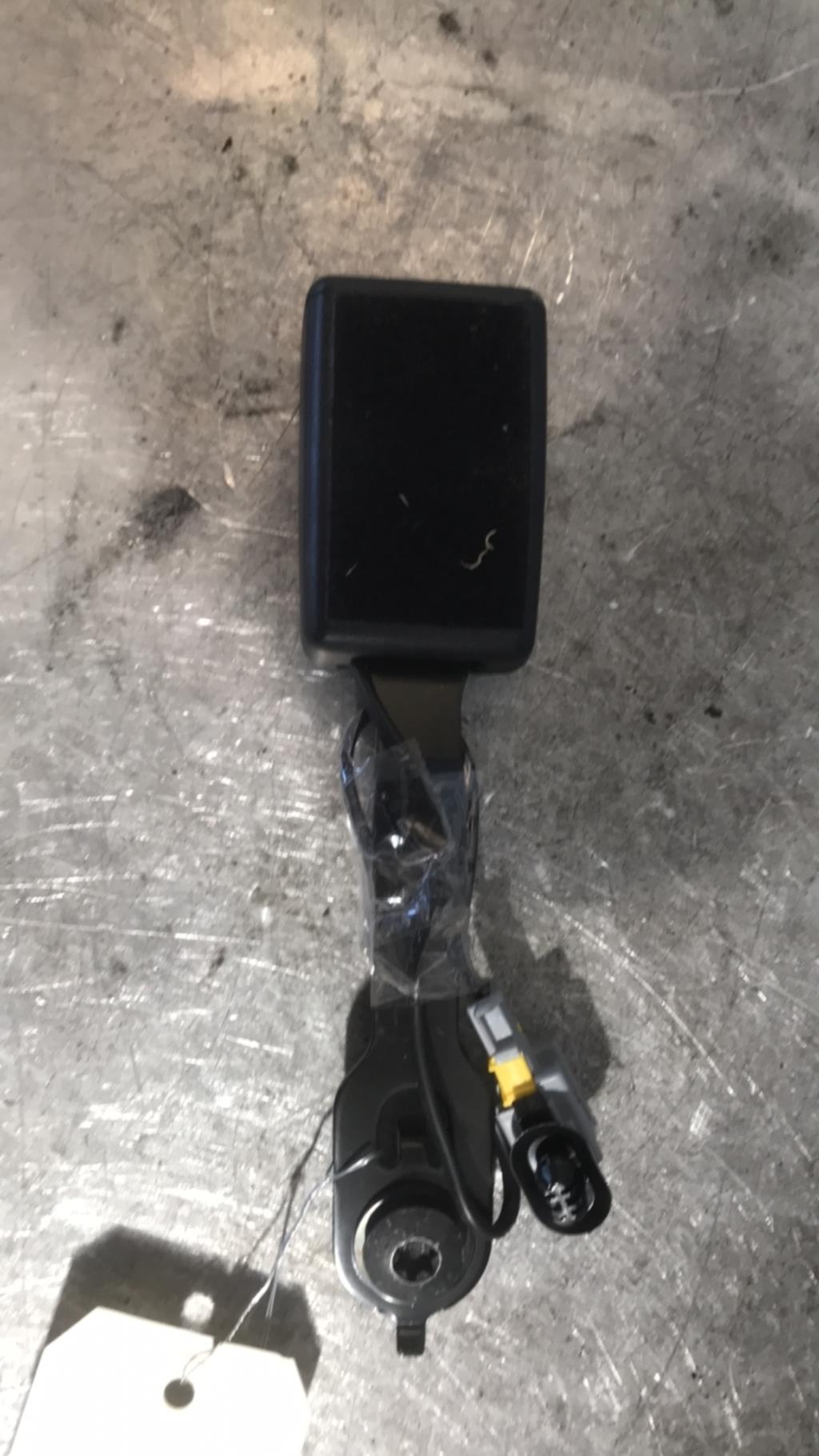 Aggancio cintura sicurezza anteriore sinistro PEUGEOT 208 1 PHASE 2 Diésel - 1