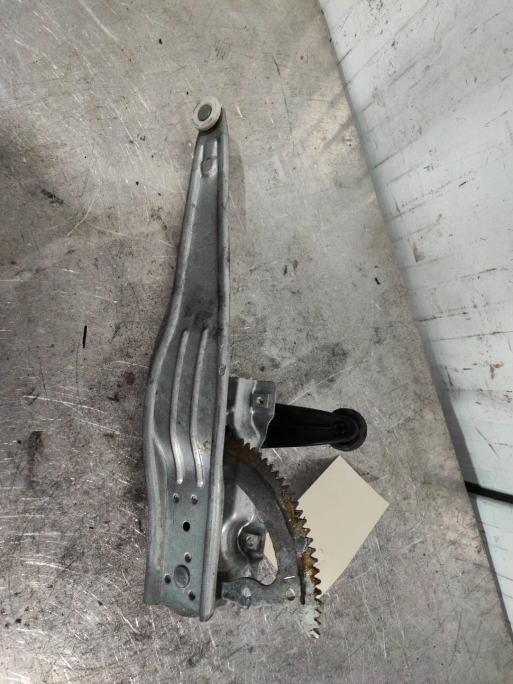 Alzacristalli manuale posteriore sinistro TOYOTA YARIS 1 PHASE 2 Gasolina - 1