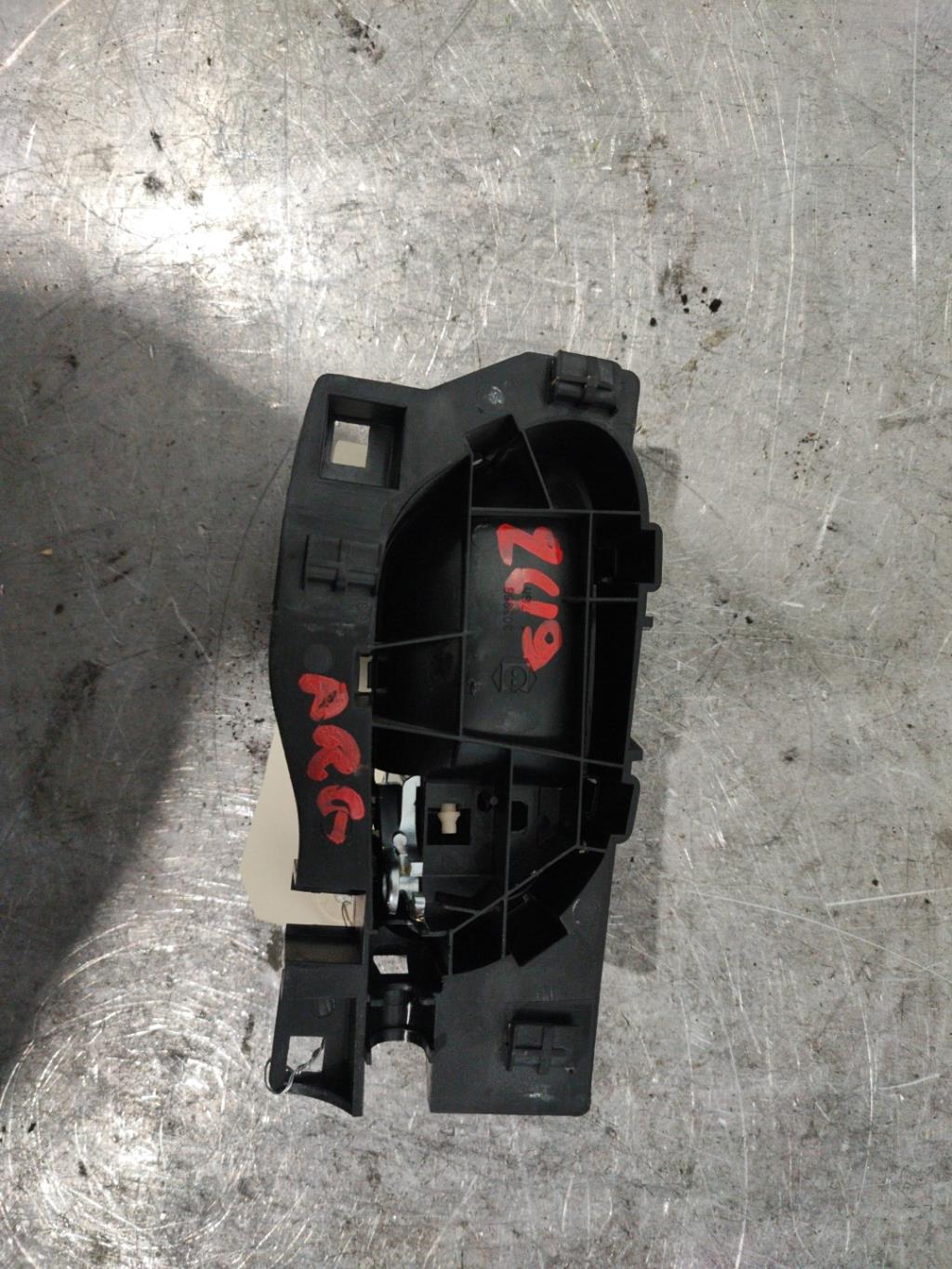 Maniglia interna posteriore sinistra PEUGEOT 208 1 PHASE 2 Gasolina - 1