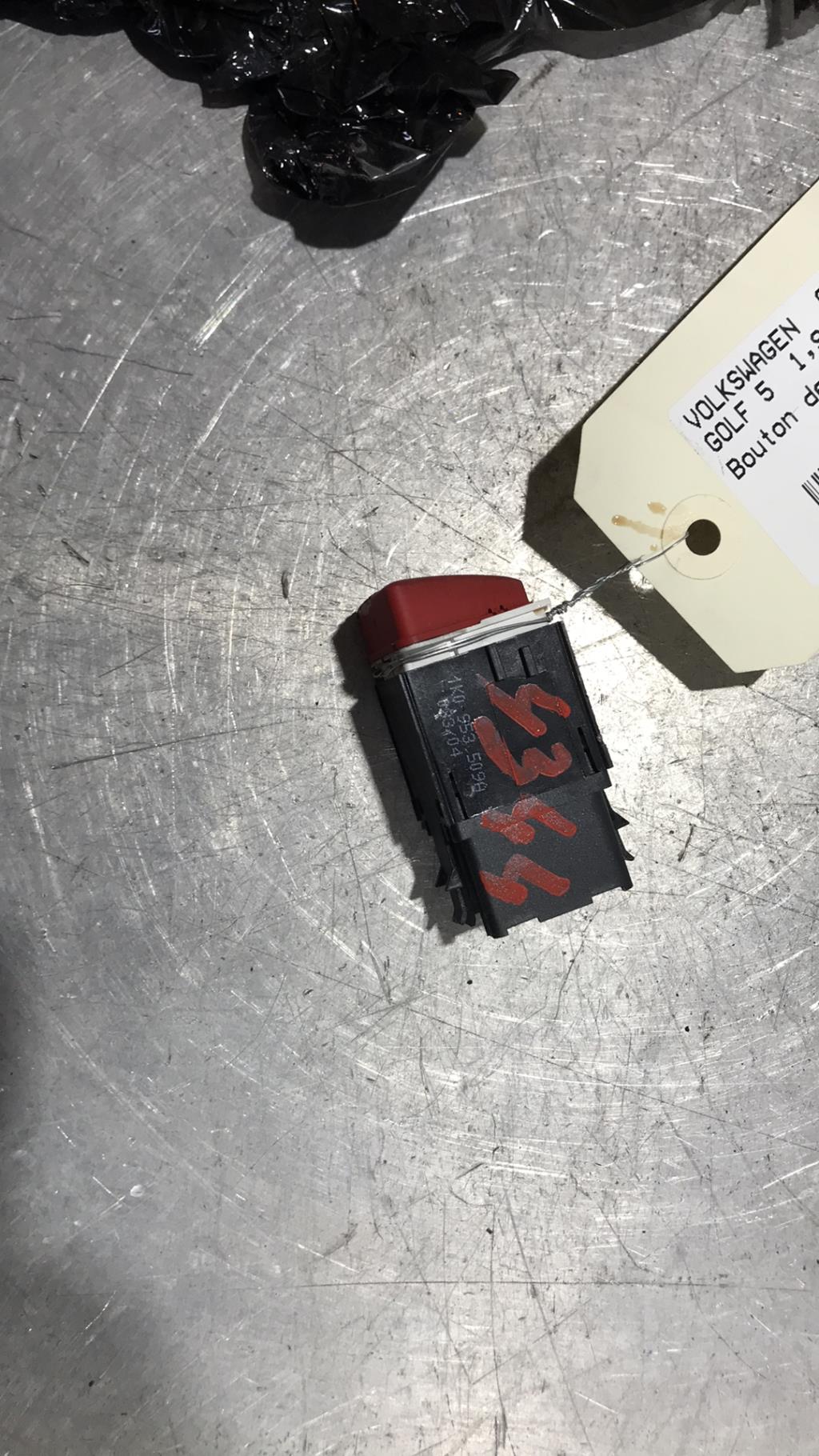 Bouton de warning VOLKSWAGEN GOLF 5 Diesel - 1