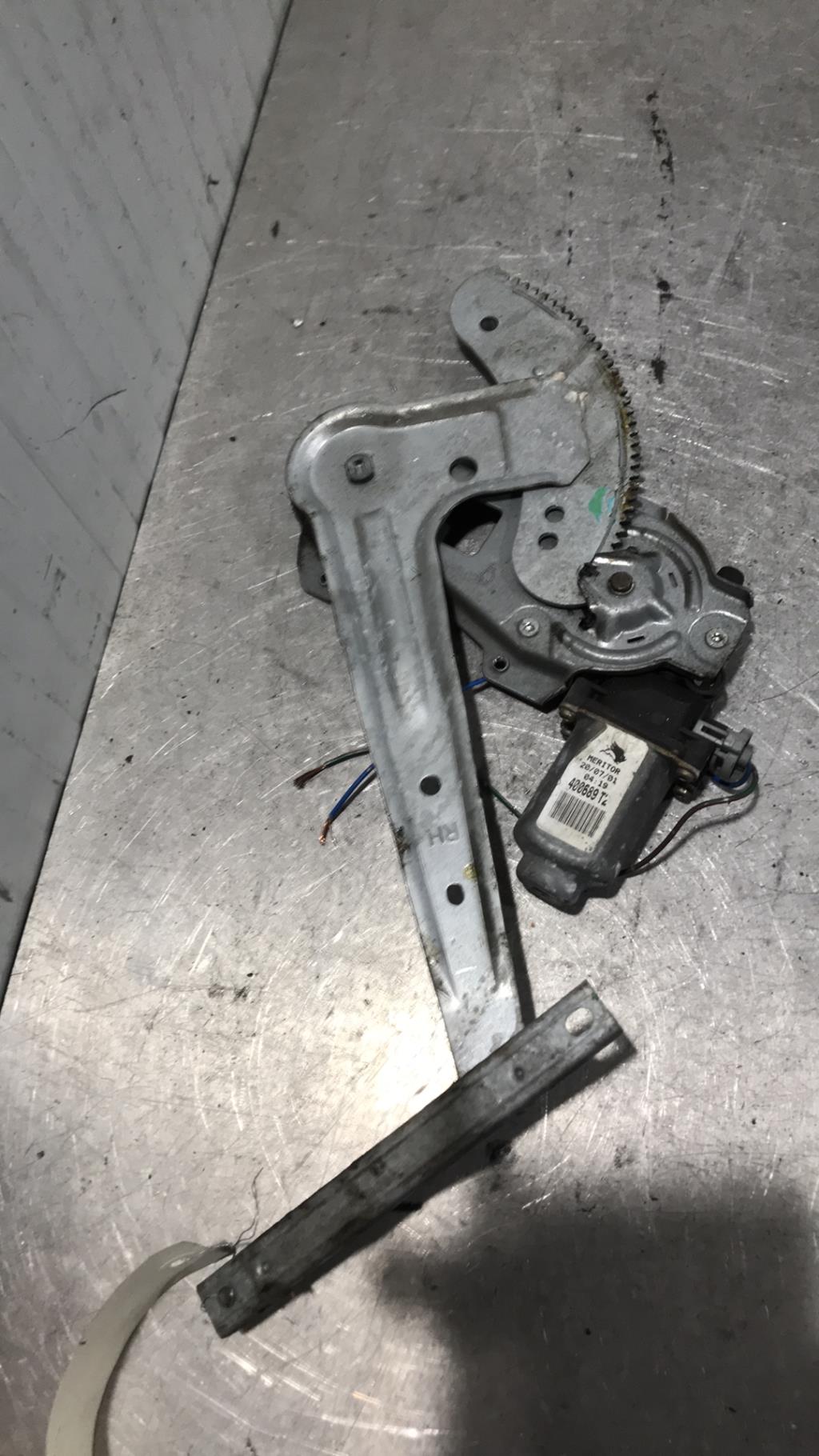 Alzacristalli elettrico posteriore destro NISSAN ALMERA 2 PHASE 1 Gasolina - 1