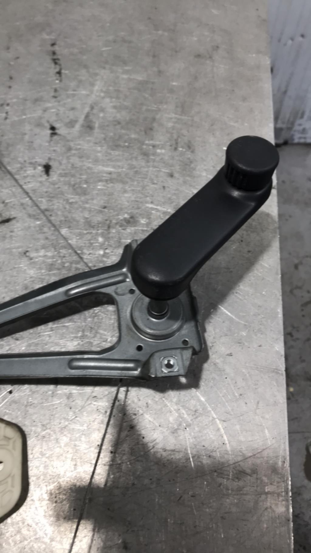 Alzacristalli manuale posteriore sinistro RENAULT CLIO 2 PHASE 1 Gasolina - 1