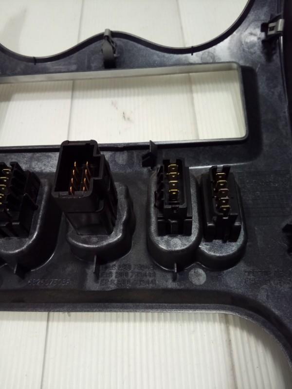 Console central (interieur plastique) DACIA LOGAN MCV 1 PHASE 1 BREAK Diesel - 1