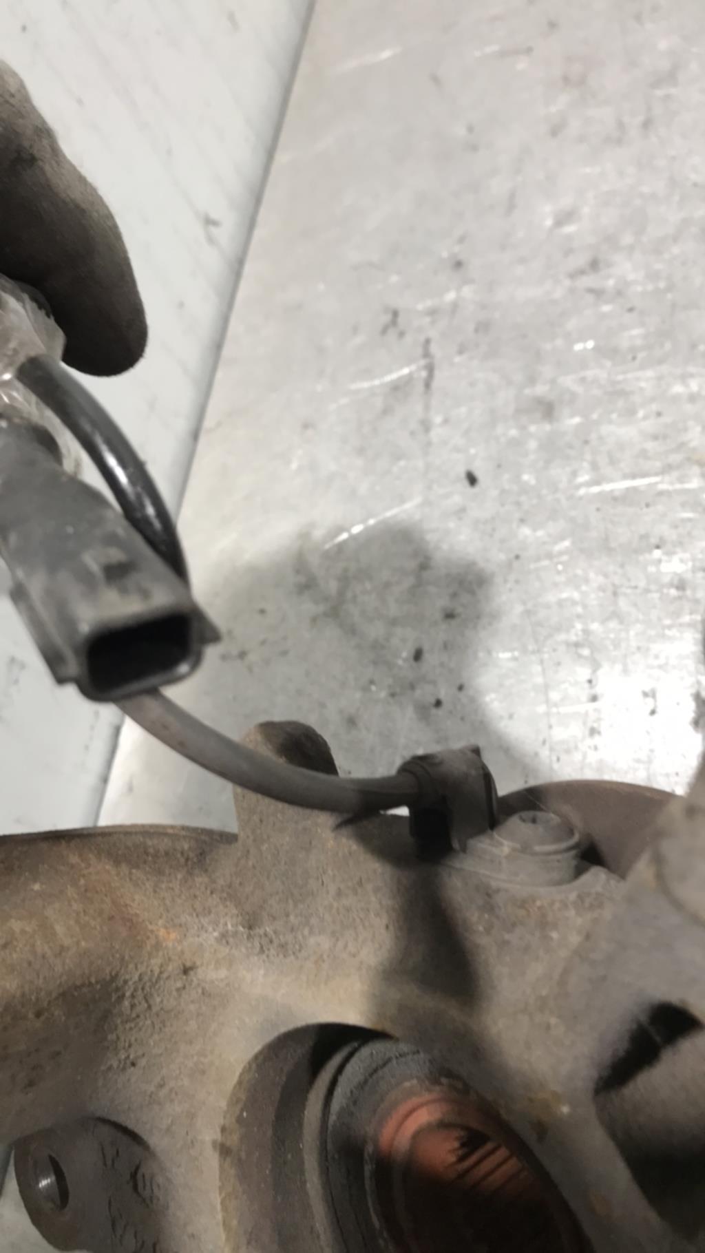 Fusee avant droit RENAULT MEGANE 3 PHASE 1 Diesel - 1