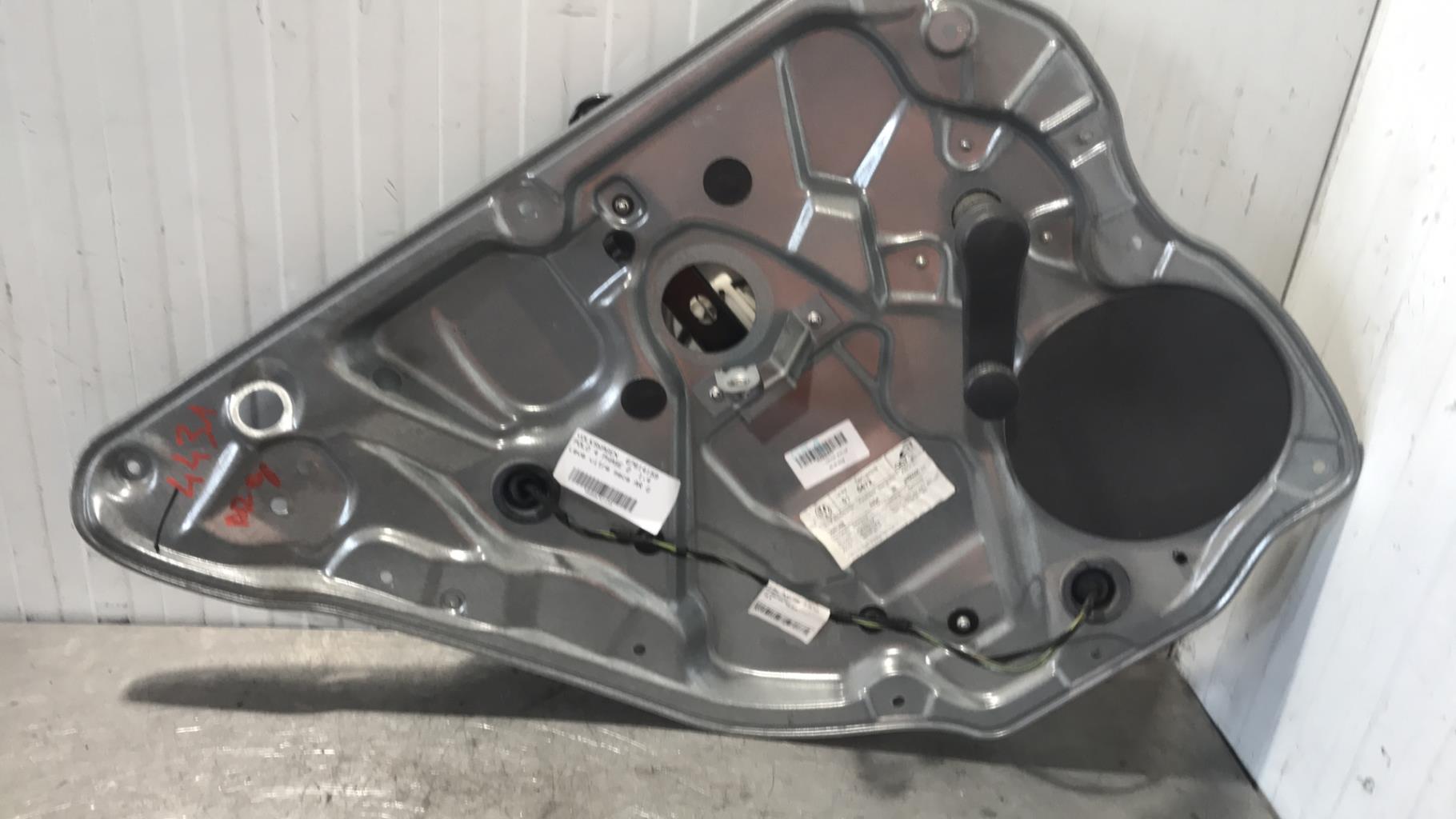 Alzacristalli manuale posteriore sinistro VOLKSWAGEN POLO 4 PHASE 2 Diésel - 1