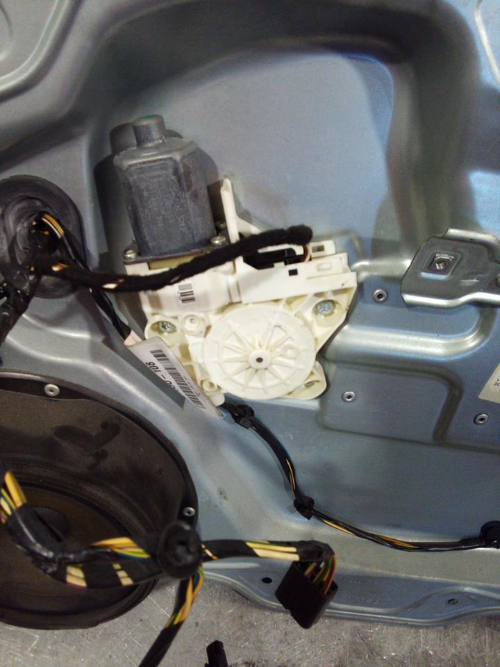 Alzacristalli elettrico anteriore destro FORD FOCUS 2 PHASE 1 Diésel - 1