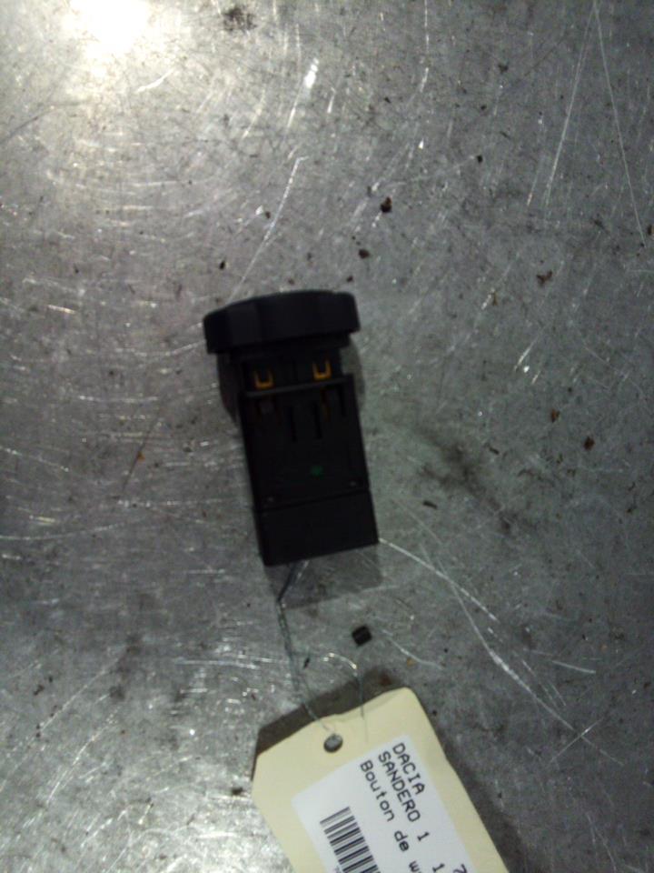 Bouton de warning DACIA SANDERO 1 Diesel - 1