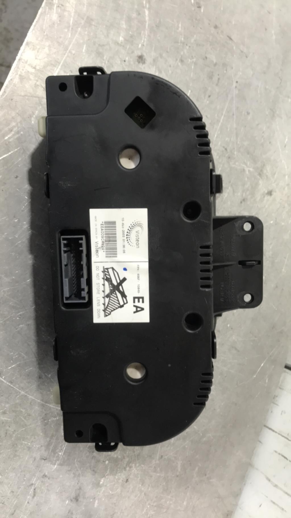 Compteur FORD FIESTA 5 PHASE 1 Essence - 1