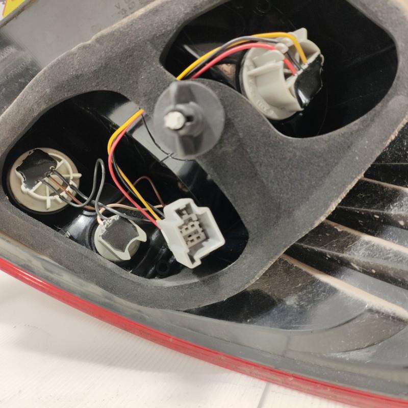Fanale posteriore principale destro (luci) FORD FIESTA 6 PHASE 2 Gasolina - 1