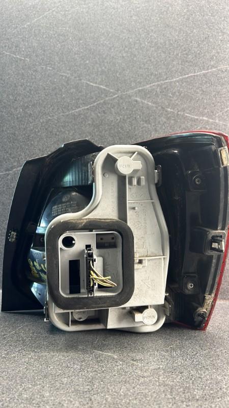 Fanale posteriore principale sinistro (luci) VOLKSWAGEN POLO 5 PHASE 1 Diésel - 1