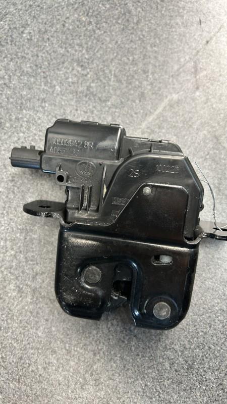 Serrure de coffre RENAULT ARKANA Essence/Hybride - 1