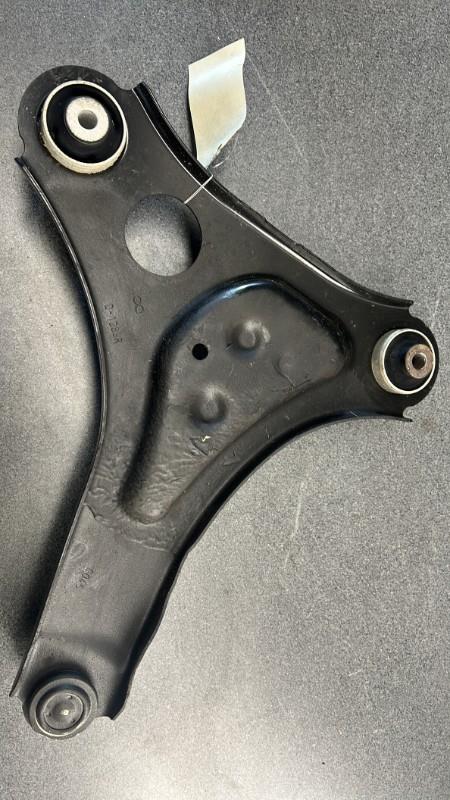 Triangle avant droit RENAULT TWINGO 3 PHASE 1 Essence - 1