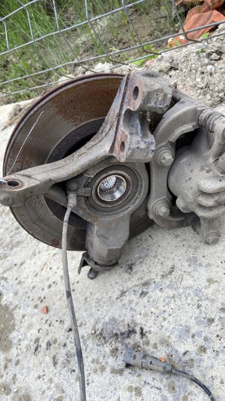 Moyeu avant gauche CITROEN C4 2 PHASE 1 Diesel - 1