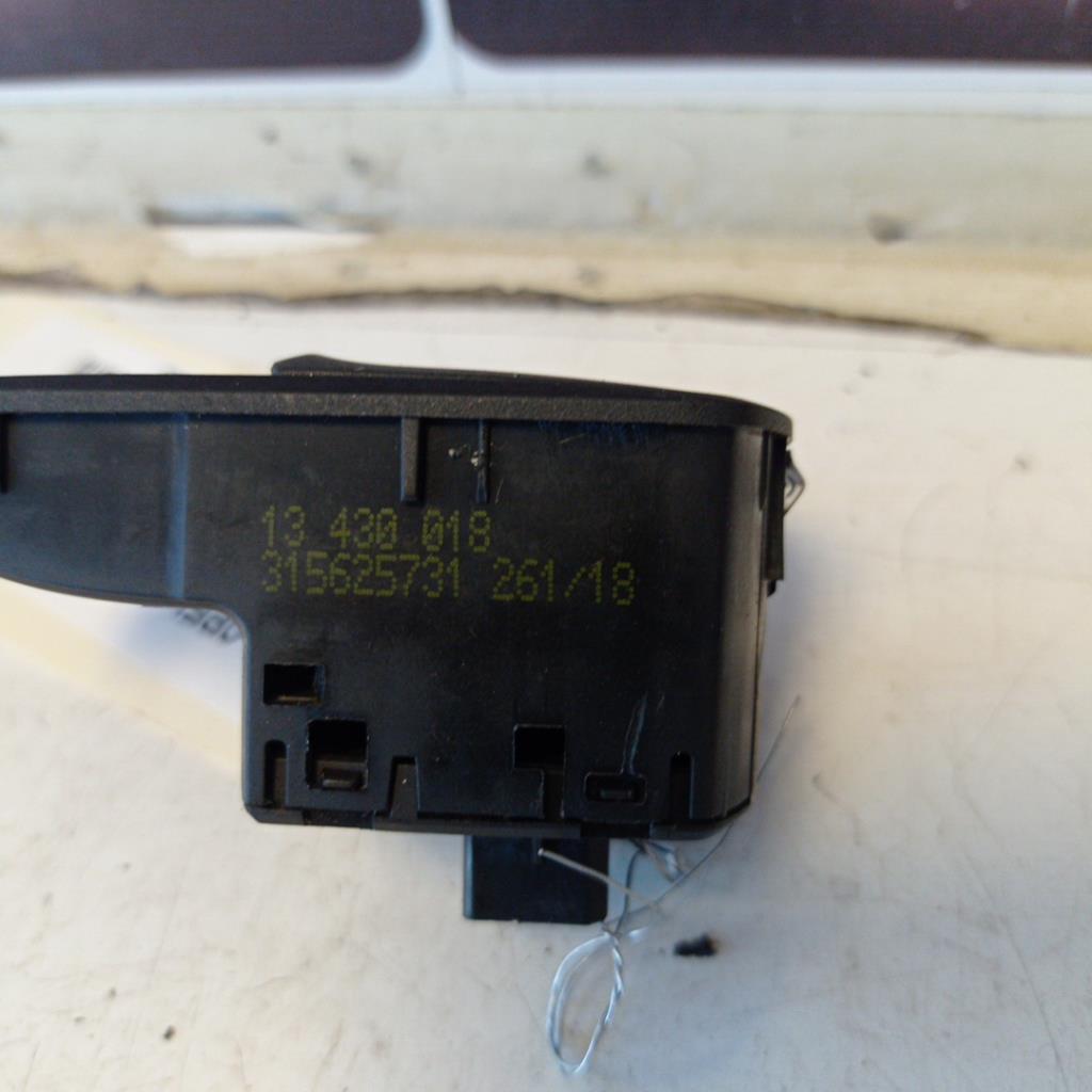 Interrupteur de leve vitre avant droit OPEL CORSA E Essence - 1
