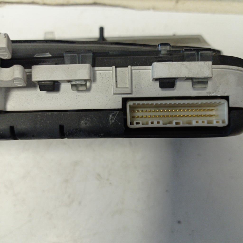 Compteur TOYOTA COROLLA VERSO 2 PHASE 2 Diesel - 1