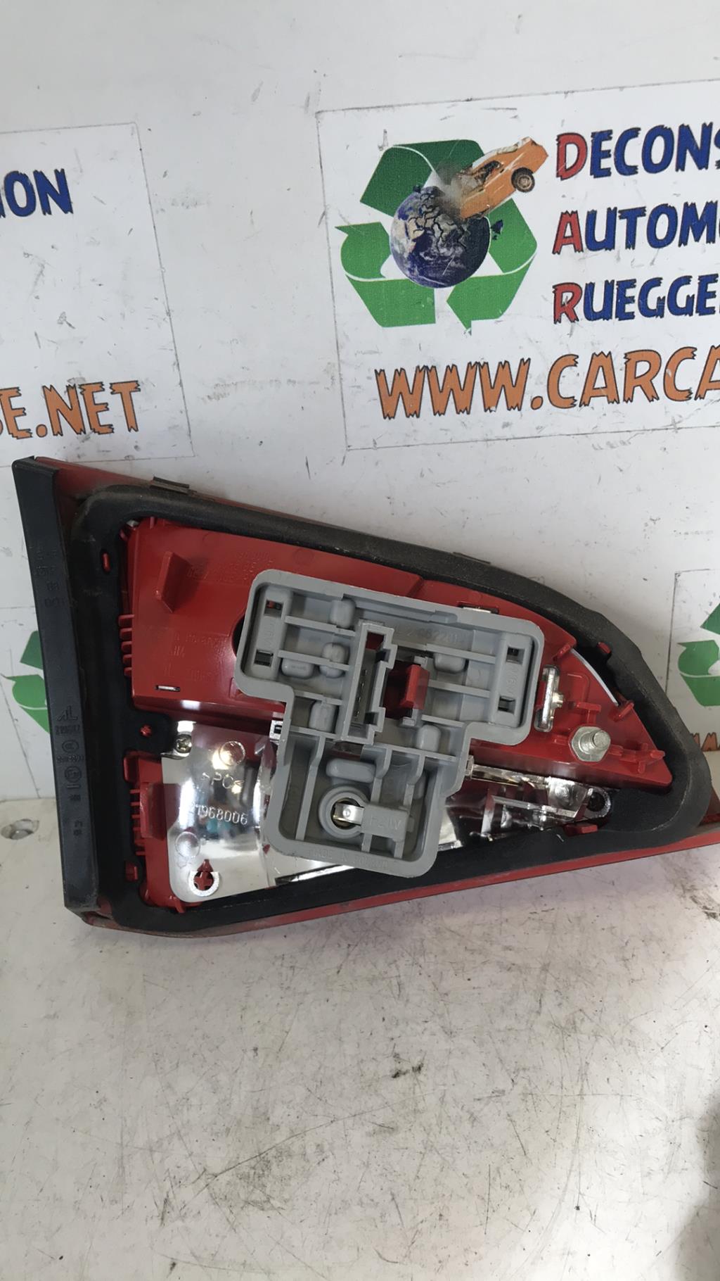 Feu arriere secondaire droit (feux) AUDI A4 3 AVANT PHASE 1 BREAK Diesel - 1