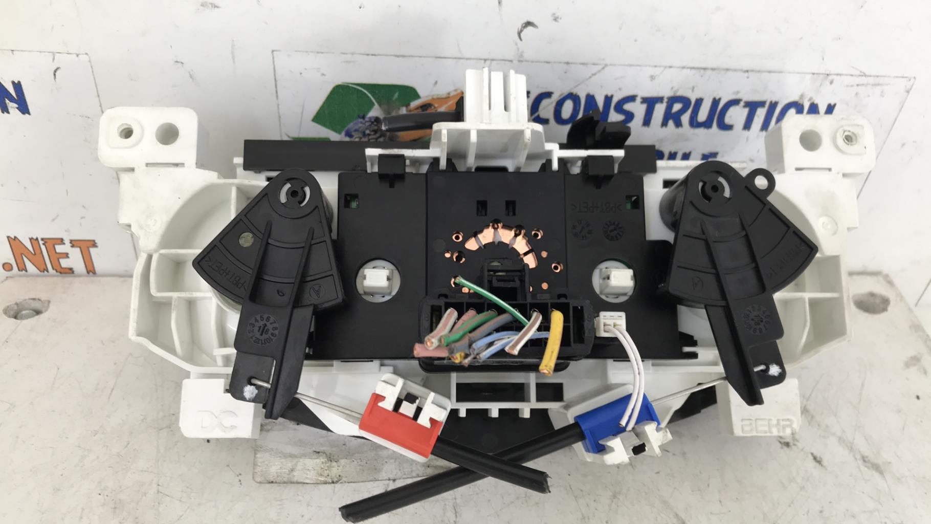 Commande chauffage RENAULT TWINGO 3 PHASE 1 Essence - 1