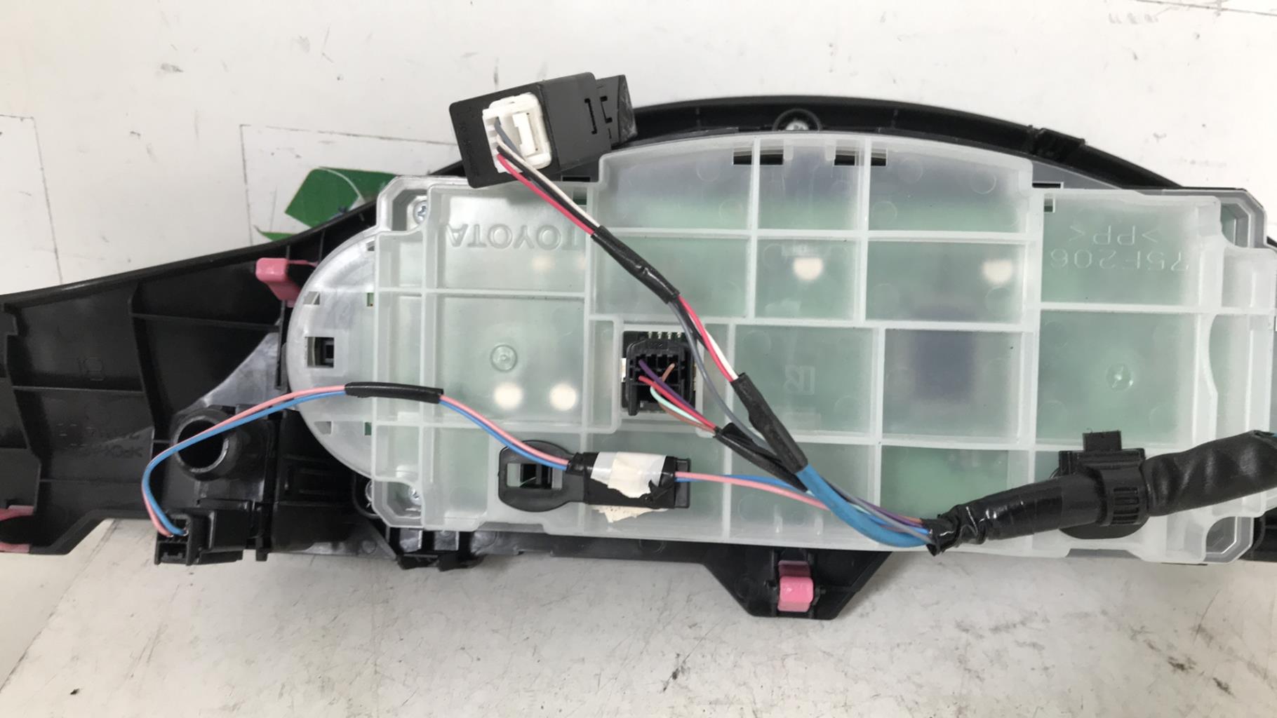 Commande chauffage TOYOTA YARIS 3 PHASE 2 Essence - 1