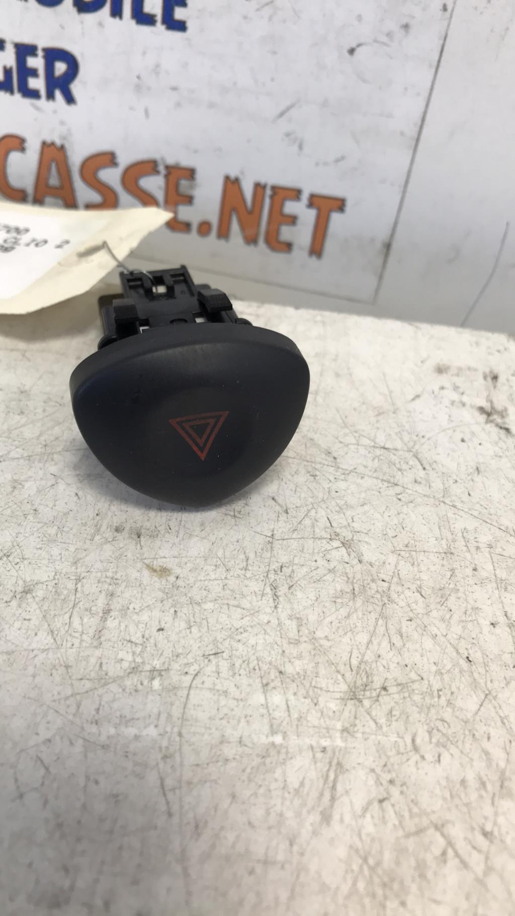 Bouton de warning RENAULT CLIO 2 PHASE 2 Essence - 1